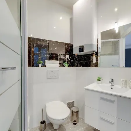 Studio D'architectes Au Cours Du 19eme Apartment
