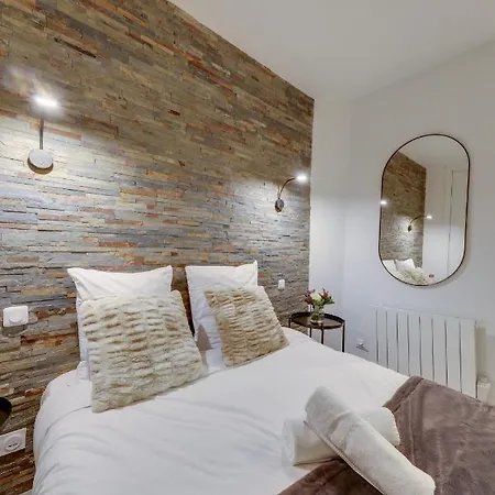 Studio D'architectes Au Cours Du 19eme Apartment *
